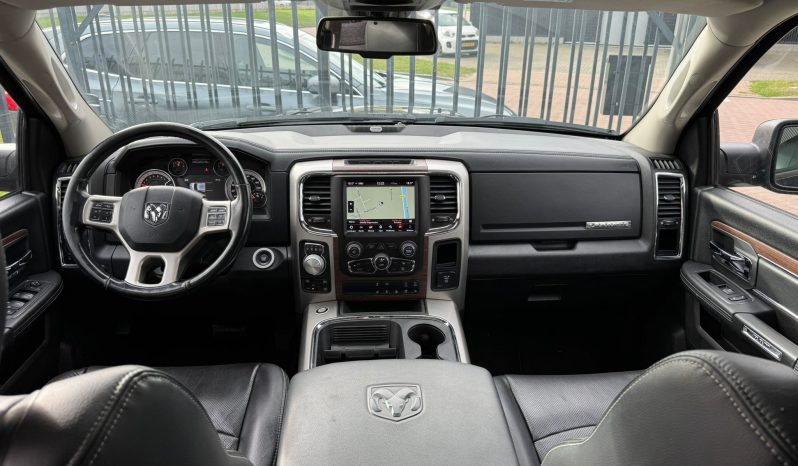 DODGE RAM 1500 5.7L HEMI V8 4X4 401PK * LARAMIE * BLACK-OPPS * BOM VOL * 22 INCH 4- PLAY * BUGSHIELD * 2019 FACELIFT * APPLE CARPLAY * SCHUIFKANTELDAK * PRINS LPG * SMOKE PPF VERLICHTING ROND OM * PRACHTIGE PICK-UP * vol