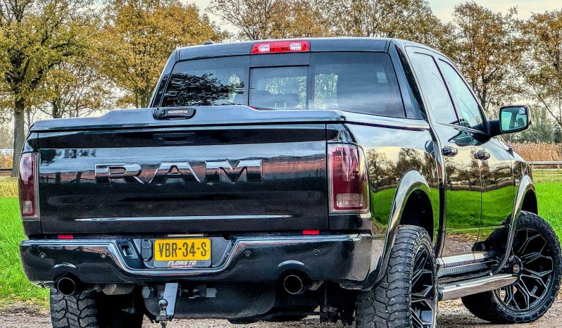 DODGE RAM 1500 5.7L HEMI V8 4X4 401PK * LARAMIE * BLACK-OPPS * BOM VOL * 22 INCH 4- PLAY * BUGSHIELD * 2019 FACELIFT * APPLE CARPLAY * SCHUIFKANTELDAK * PRINS LPG * SMOKE PPF VERLICHTING ROND OM * PRACHTIGE PICK-UP * vol