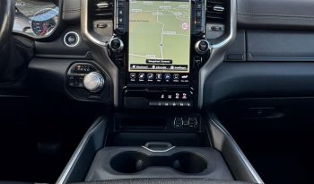 DODGE RAM 1500 5.7L HEMI V8 4X4 401PK * LARAMIE * SPORT * WIDE BODY * INCL GOED GEKEURDE HUIF * PERFORMANCE OPEN UITLAATSYSTEEM MET AFSTANDSBEDIENING * 22 INCH SPORTVELGEN * FULL OPTION * PANORAMADAK * TREKHAAK 3500 KG * vol