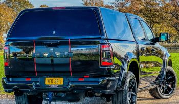 DODGE RAM 1500 5.7L HEMI V8 4X4 401PK * LARAMIE * SPORT * WIDE BODY * INCL GOED GEKEURDE HUIF * PERFORMANCE OPEN UITLAATSYSTEEM MET AFSTANDSBEDIENING * 22 INCH SPORTVELGEN * FULL OPTION * PANORAMADAK * TREKHAAK 3500 KG * vol