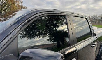 DODGE RAM 1500 5.7L HEMI 4X4 401PK V8 * BIGHORN * WIDE BODY * BLACK-OPPS * BOM VOL * HELEMAAL DIK * 22 INCH 4 – PLAY LICHTMETALEN SPORTVELGEN * PPF SMOKE ROND OM * PERFORMANCE OPEN UITLAATSYSTEEM * CUSTOM SFEER VERLICHTING INTERIEUR * vol