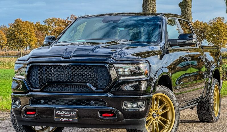 DODGE RAM 1500 5.7L V8 HEMI 4X4 401PK * LARAMIE * SPORT * CUSTOM MOPAR DESIGN * 22 INCH * V-MAX TUNING 440PK * TRX STYLE GRILL * AIRLIFT HD * ELEKTRISCHE SIDEBARS * PERFORMANCE UITLAATSYSTEEM MBRP * BOUWJAAR 2024 * vol