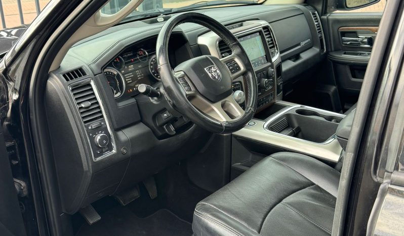 DODGE RAM 1500 5.7L HEMI V8 4X4 401PK * LARAMIE * BLACK-OPPS * BOM VOL * 22 INCH 4- PLAY * BUGSHIELD * 2019 FACELIFT * APPLE CARPLAY * SCHUIFKANTELDAK * PRINS LPG * SMOKE PPF VERLICHTING ROND OM * PRACHTIGE PICK-UP * vol