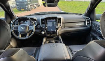 DODGE RAM 1500 5.7L V8 HEMI 4X4 401PK * LARAMIE * SPORT * CUSTOM MOPAR DESIGN * 22 INCH * V-MAX TUNING 440PK * TRX STYLE GRILL * AIRLIFT HD * ELEKTRISCHE SIDEBARS * PERFORMANCE UITLAATSYSTEEM MBRP * BOUWJAAR 2024 * vol