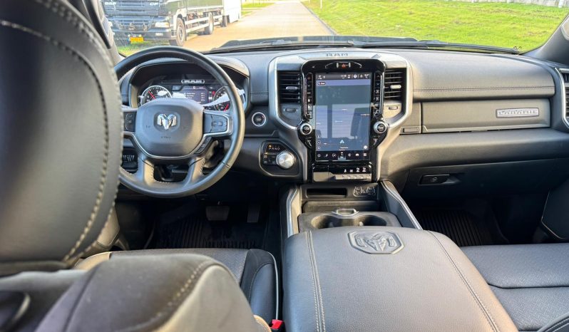 DODGE RAM 1500 5.7L V8 HEMI 4X4 401PK * LARAMIE * SPORT * CUSTOM MOPAR DESIGN * 22 INCH * V-MAX TUNING 440PK * TRX STYLE GRILL * AIRLIFT HD * ELEKTRISCHE SIDEBARS * PERFORMANCE UITLAATSYSTEEM MBRP * BOUWJAAR 2024 * vol