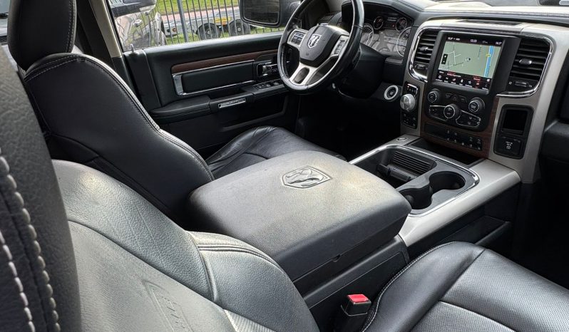 DODGE RAM 1500 5.7L HEMI V8 4X4 401PK * LARAMIE * BLACK-OPPS * BOM VOL * 22 INCH 4- PLAY * BUGSHIELD * 2019 FACELIFT * APPLE CARPLAY * SCHUIFKANTELDAK * PRINS LPG * SMOKE PPF VERLICHTING ROND OM * PRACHTIGE PICK-UP * vol