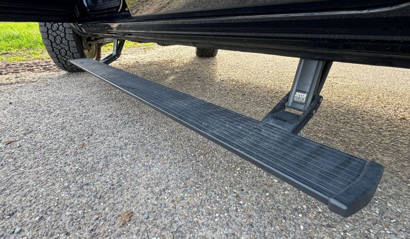 DODGE RAM 1500 5.7L V8 HEMI 4X4 401PK * LARAMIE * SPORT * CUSTOM MOPAR DESIGN * 22 INCH * V-MAX TUNING 440PK * TRX STYLE GRILL * AIRLIFT HD * ELEKTRISCHE SIDEBARS * PERFORMANCE UITLAATSYSTEEM MBRP * BOUWJAAR 2024 * vol