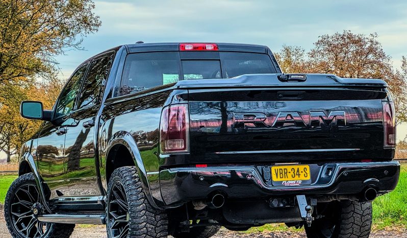 DODGE RAM 1500 5.7L HEMI V8 4X4 401PK * LARAMIE * BLACK-OPPS * BOM VOL * 22 INCH 4- PLAY * BUGSHIELD * 2019 FACELIFT * APPLE CARPLAY * SCHUIFKANTELDAK * PRINS LPG * SMOKE PPF VERLICHTING ROND OM * PRACHTIGE PICK-UP * vol