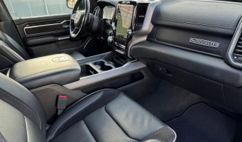 DODGE RAM 1500 5.7L HEMI V8 4X4 401PK * LARAMIE * SPORT * WIDE BODY * INCL GOED GEKEURDE HUIF * PERFORMANCE OPEN UITLAATSYSTEEM MET AFSTANDSBEDIENING * 22 INCH SPORTVELGEN * FULL OPTION * PANORAMADAK * TREKHAAK 3500 KG * vol