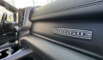 DODGE RAM 1500 5.7L HEMI V8 4X4 401PK * LARAMIE * SPORT * WIDE BODY * INCL GOED GEKEURDE HUIF * PERFORMANCE OPEN UITLAATSYSTEEM MET AFSTANDSBEDIENING * 22 INCH SPORTVELGEN * FULL OPTION * PANORAMADAK * TREKHAAK 3500 KG * vol