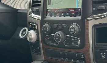 DODGE RAM 1500 5.7L HEMI V8 4X4 401PK * LARAMIE * BLACK-OPPS * BOM VOL * 22 INCH 4- PLAY * BUGSHIELD * 2019 FACELIFT * APPLE CARPLAY * SCHUIFKANTELDAK * PRINS LPG * SMOKE PPF VERLICHTING ROND OM * PRACHTIGE PICK-UP * vol