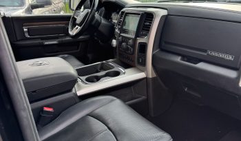 DODGE RAM 1500 5.7L HEMI V8 4X4 401PK * LARAMIE * BLACK-OPPS * BOM VOL * 22 INCH 4- PLAY * BUGSHIELD * 2019 FACELIFT * APPLE CARPLAY * SCHUIFKANTELDAK * PRINS LPG * SMOKE PPF VERLICHTING ROND OM * PRACHTIGE PICK-UP * vol