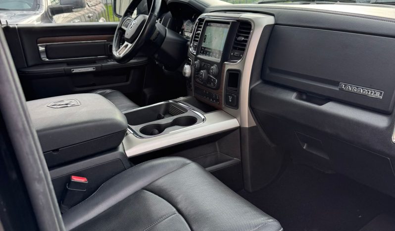 DODGE RAM 1500 5.7L HEMI V8 4X4 401PK * LARAMIE * BLACK-OPPS * BOM VOL * 22 INCH 4- PLAY * BUGSHIELD * 2019 FACELIFT * APPLE CARPLAY * SCHUIFKANTELDAK * PRINS LPG * SMOKE PPF VERLICHTING ROND OM * PRACHTIGE PICK-UP * vol