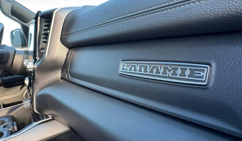 DODGE RAM 1500 5.7L V8 HEMI 4X4 401PK * LARAMIE * SPORT * CUSTOM MOPAR DESIGN * 22 INCH * V-MAX TUNING 440PK * TRX STYLE GRILL * AIRLIFT HD * ELEKTRISCHE SIDEBARS * PERFORMANCE UITLAATSYSTEEM MBRP * BOUWJAAR 2024 * vol