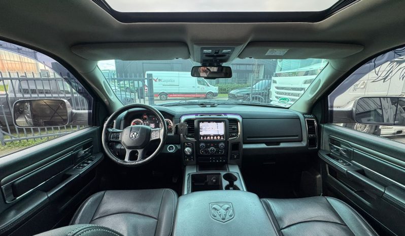 DODGE RAM 1500 5.7L V8 HEMI 4X4 401PK * SPORT * WIDE BODY * VERHOOGD * VERBREED * MORIMOTO KOPLAMPEN * CUSTOM UITLAATSYSTEEM * PPF SMOKE VERLICHTING * ROLBAR * LAGE BIJTELLING * LEDBAR * 22 INCH LICHTMETALEN SPORTVELGEN * ROLBAR * OFF ROAD BANDEN * vol