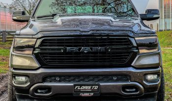 DODGE RAM 1500 5.7L HEMI V8 4X4 401PK * LARAMIE * SPORT * BLACK-OPPS * CRANITE CRYSTAL METALLIC * BOM VOL OPTIES * 22 INCH FUEL * 200 LITER LPG PRINS * PPF SMOKE VERLICHTING * 3500 KG TREKGEWICHT TREKHAAK * vol