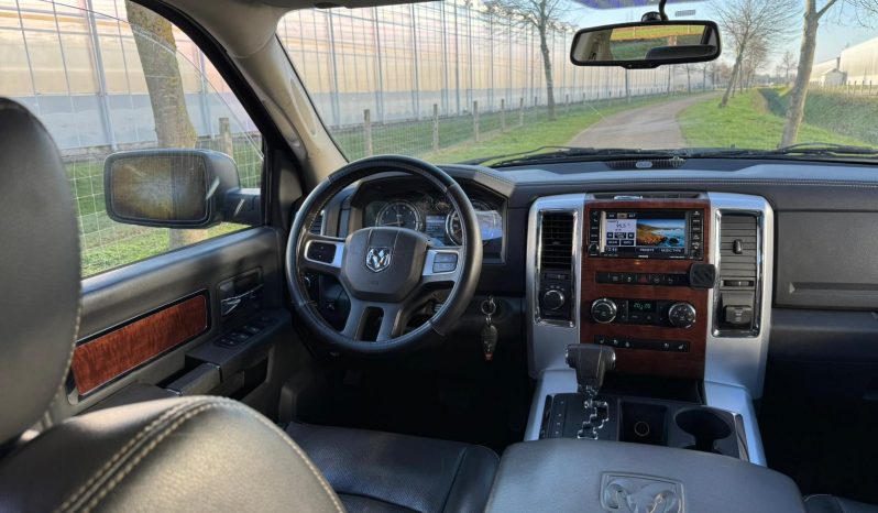 DODGE RAM 1500 5.7L HEMI V8 400 PK 4X4 * LARAMIE * YOUNGTIMER * RAMBOXEN * INRUIL AANBIEDING * BREEDSET 20 INCH LICHTMETALEN SPORTVELGEN * BUSHWACKER SPATBORD VERBREDERS * vol