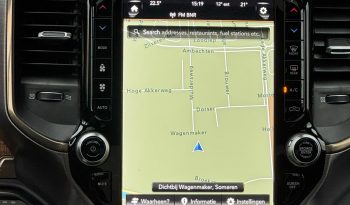 DODGE RAM 1500 5.7L HEMI V8 4X4 * LONGHORN EDITION * BOM VOL * UNIEK * PRACHTIGE CONDITIE * PATRIOT BLUE METALLIC * NIEUWSTAAT * 22 INCH 4-PLAY BREEDSET * SPLIT TAILGATE * ELEKTRISCHE TREEPLANKEN * AFSTAND START * LUCHTVERING * GROOT SCHERM * 360 CAMERA * vol