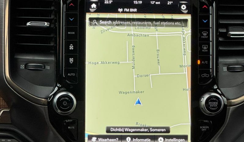 DODGE RAM 1500 5.7L HEMI V8 4X4 * LONGHORN EDITION * BOM VOL * UNIEK * PRACHTIGE CONDITIE * PATRIOT BLUE METALLIC * NIEUWSTAAT * 22 INCH 4-PLAY BREEDSET * SPLIT TAILGATE * ELEKTRISCHE TREEPLANKEN * AFSTAND START * LUCHTVERING * GROOT SCHERM * 360 CAMERA * vol