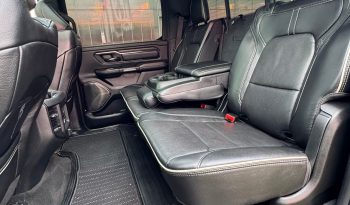 DODGE RAM 1500 5.7L HEMI 4X4 401PK V8 * LIMITED EDITION * PRACHTIGE KLEUR COMBINATIE * FULL OPTION * SPLIT TAILGATE * 122 LITER PRINS LPG * 22 INCH 4 – PLAY * BLACK-OPPS UITVOERING * DIGITALE CAMERA SPIEGEL * HEAD – UP DISPLAY * SUPER DIKKE PICK-UP * vol