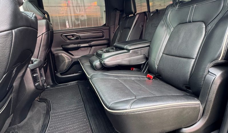 DODGE RAM 1500 5.7L HEMI 4X4 401PK V8 * LIMITED EDITION * PRACHTIGE KLEUR COMBINATIE * FULL OPTION * SPLIT TAILGATE * 122 LITER PRINS LPG * 22 INCH 4 – PLAY * BLACK-OPPS UITVOERING * DIGITALE CAMERA SPIEGEL * HEAD – UP DISPLAY * SUPER DIKKE PICK-UP * vol
