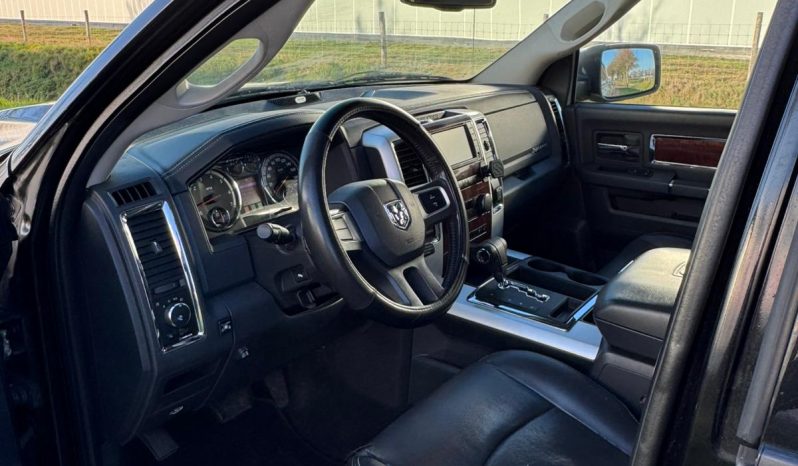 DODGE RAM 1500 5.7L HEMI V8 400 PK 4X4 * LARAMIE * YOUNGTIMER * RAMBOXEN * INRUIL AANBIEDING * BREEDSET 20 INCH LICHTMETALEN SPORTVELGEN * BUSHWACKER SPATBORD VERBREDERS * vol