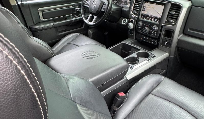 DODGE RAM 1500 5.7L HEMI 4X4 401PK V8 SPORT * FULL OPTION * PERFORMANCE HOOD * CUSTOM STRIPING * OPEN UITLAATSYSTEEM MET AFSTANDSB * AFSTAND START * 122 LITER LPG * CAMELEON VOORRAAM * TREKHAAK 3500 KG * LAGE BIJTELLING * vol