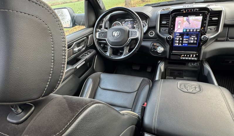 DODGE RAM 1500 5.7L HEMI V8 4X4 401PK * LARAMIE * SPORT * BLACK-OPPS * CRANITE CRYSTAL METALLIC * BOM VOL OPTIES * 22 INCH FUEL * 200 LITER LPG PRINS * PPF SMOKE VERLICHTING * 3500 KG TREKGEWICHT TREKHAAK * vol