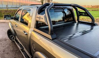 DODGE RAM 1500 5.7L V8 HEMI 4X4 401PK * SPORT * WIDE BODY * VERHOOGD * VERBREED * MORIMOTO KOPLAMPEN * CUSTOM UITLAATSYSTEEM * PPF SMOKE VERLICHTING * ROLBAR * LAGE BIJTELLING * LEDBAR * 22 INCH LICHTMETALEN SPORTVELGEN * ROLBAR * OFF ROAD BANDEN * vol