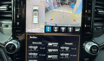 DODGE RAM 1500 5.7L HEMI 4X4 401PK V8 * SPORT * WIDE BODY * 22 INCH FUEL * MICKEY THOMPSON * TREINHOORN * ELEKTRISCHE TREEPLANKEN * CUSTOM CARBON STRIPING * MORIMOTO KOPLAMPEN *  B – E COMBINATIE * FIFTH WHEEL * GROOT SCHERM * KLEPPENDEMPER MET AFSTANDSBEDIENING * BOM VOL * vol