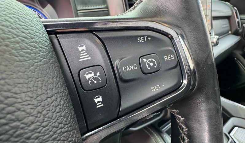 DODGE RAM 1500 5.7L HEMI 4X4 401PK V8 * LIMITED EDITION * PRACHTIGE KLEUR COMBINATIE * FULL OPTION * SPLIT TAILGATE * 122 LITER PRINS LPG * 22 INCH 4 – PLAY * BLACK-OPPS UITVOERING * DIGITALE CAMERA SPIEGEL * HEAD – UP DISPLAY * SUPER DIKKE PICK-UP * vol