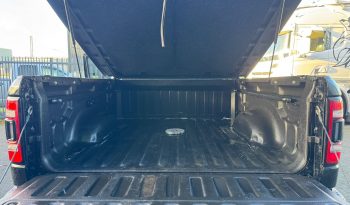 DODGE RAM 1500 5.7L HEMI 4X4 401PK V8 * SPORT * WIDE BODY * 22 INCH FUEL * MICKEY THOMPSON * TREINHOORN * ELEKTRISCHE TREEPLANKEN * CUSTOM CARBON STRIPING * MORIMOTO KOPLAMPEN *  B – E COMBINATIE * FIFTH WHEEL * GROOT SCHERM * KLEPPENDEMPER MET AFSTANDSBEDIENING * BOM VOL * vol