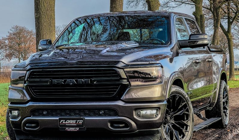 DODGE RAM 1500 5.7L HEMI V8 4X4 401PK * LARAMIE * SPORT * BLACK-OPPS * CRANITE CRYSTAL METALLIC * BOM VOL OPTIES * 22 INCH FUEL * 200 LITER LPG PRINS * PPF SMOKE VERLICHTING * 3500 KG TREKGEWICHT TREKHAAK * vol
