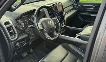 DODGE RAM 1500 5.7L HEMI V8 4X4 401PK * LARAMIE * SPORT * BLACK-OPPS * CRANITE CRYSTAL METALLIC * BOM VOL OPTIES * 22 INCH FUEL * 200 LITER LPG PRINS * PPF SMOKE VERLICHTING * 3500 KG TREKGEWICHT TREKHAAK * vol