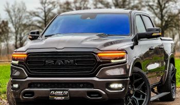 DODGE RAM 1500 5.7L HEMI 4X4 401PK V8 * LIMITED EDITION * PRACHTIGE KLEUR COMBINATIE * FULL OPTION * SPLIT TAILGATE * 122 LITER PRINS LPG * 22 INCH 4 – PLAY * BLACK-OPPS UITVOERING * DIGITALE CAMERA SPIEGEL * HEAD – UP DISPLAY * SUPER DIKKE PICK-UP * vol