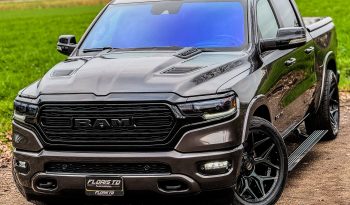 DODGE RAM 1500 5.7L HEMI 4X4 401PK V8 * LIMITED EDITION * PRACHTIGE KLEUR COMBINATIE * FULL OPTION * SPLIT TAILGATE * 122 LITER PRINS LPG * 22 INCH 4 – PLAY * BLACK-OPPS UITVOERING * DIGITALE CAMERA SPIEGEL * HEAD – UP DISPLAY * SUPER DIKKE PICK-UP * vol