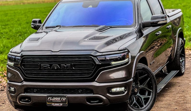 DODGE RAM 1500 5.7L HEMI 4X4 401PK V8 * LIMITED EDITION * PRACHTIGE KLEUR COMBINATIE * FULL OPTION * SPLIT TAILGATE * 122 LITER PRINS LPG * 22 INCH 4 – PLAY * BLACK-OPPS UITVOERING * DIGITALE CAMERA SPIEGEL * HEAD – UP DISPLAY * SUPER DIKKE PICK-UP * vol