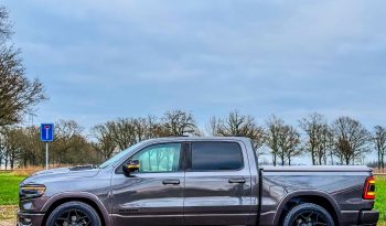 DODGE RAM 1500 5.7L HEMI 4X4 401PK V8 * LIMITED EDITION * PRACHTIGE KLEUR COMBINATIE * FULL OPTION * SPLIT TAILGATE * 122 LITER PRINS LPG * 22 INCH 4 – PLAY * BLACK-OPPS UITVOERING * DIGITALE CAMERA SPIEGEL * HEAD – UP DISPLAY * SUPER DIKKE PICK-UP * vol