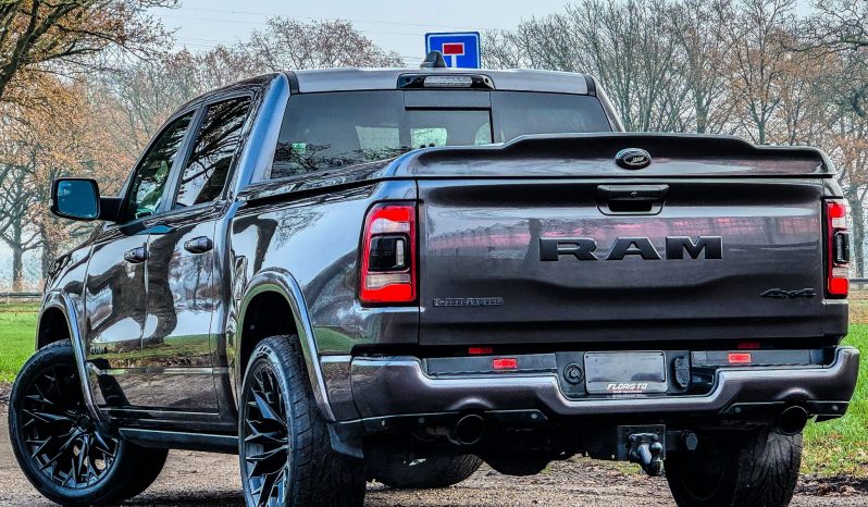 DODGE RAM 1500 5.7L HEMI V8 4X4 401PK * LARAMIE * SPORT * BLACK-OPPS * CRANITE CRYSTAL METALLIC * BOM VOL OPTIES * 22 INCH FUEL * 200 LITER LPG PRINS * PPF SMOKE VERLICHTING * 3500 KG TREKGEWICHT TREKHAAK * vol