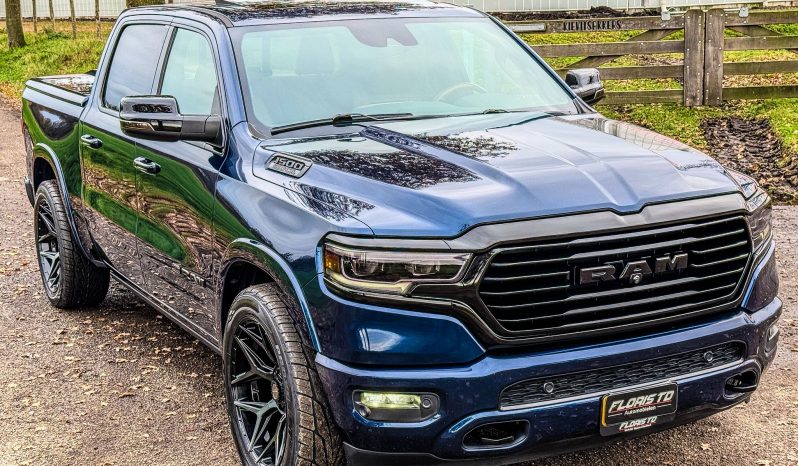 DODGE RAM 1500 5.7L HEMI V8 4X4 * LONGHORN EDITION * BOM VOL * UNIEK * PRACHTIGE CONDITIE * PATRIOT BLUE METALLIC * NIEUWSTAAT * 22 INCH 4-PLAY BREEDSET * SPLIT TAILGATE * ELEKTRISCHE TREEPLANKEN * AFSTAND START * LUCHTVERING * GROOT SCHERM * 360 CAMERA * vol