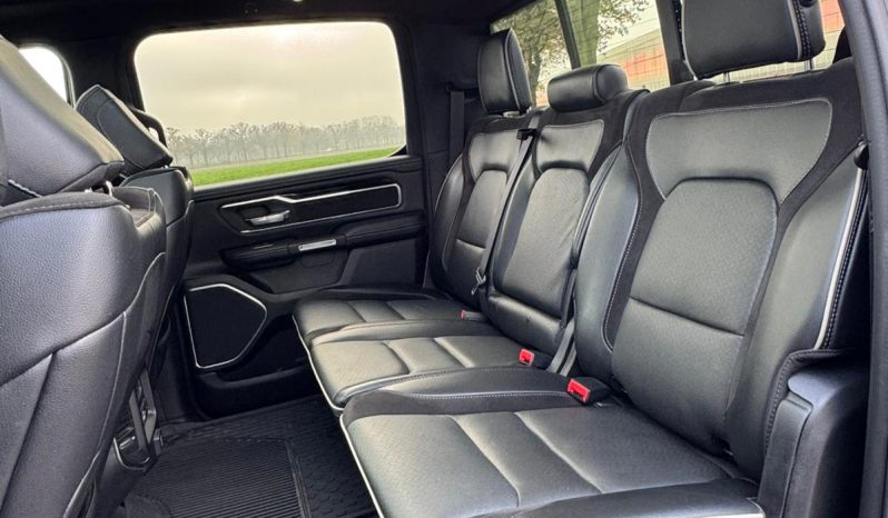 DODGE RAM 1500 5.7L HEMI V8 4X4 401PK * LARAMIE * SPORT * BLACK-OPPS * CRANITE CRYSTAL METALLIC * BOM VOL OPTIES * 22 INCH FUEL * 200 LITER LPG PRINS * PPF SMOKE VERLICHTING * 3500 KG TREKGEWICHT TREKHAAK * vol