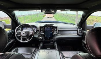 DODGE RAM 1500 5.7L HEMI 4X4 401PK V8 * LIMITED EDITION * PRACHTIGE KLEUR COMBINATIE * FULL OPTION * SPLIT TAILGATE * 122 LITER PRINS LPG * 22 INCH 4 – PLAY * BLACK-OPPS UITVOERING * DIGITALE CAMERA SPIEGEL * HEAD – UP DISPLAY * SUPER DIKKE PICK-UP * vol