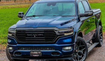 DODGE RAM 1500 5.7L HEMI V8 4X4 * LONGHORN EDITION * BOM VOL * UNIEK * PRACHTIGE CONDITIE * PATRIOT BLUE METALLIC * NIEUWSTAAT * 22 INCH 4-PLAY BREEDSET * SPLIT TAILGATE * ELEKTRISCHE TREEPLANKEN * AFSTAND START * LUCHTVERING * GROOT SCHERM * 360 CAMERA * vol
