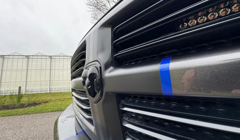 DODGE RAM 1500 5.7L HEMI 4X4 401PK V8 SPORT * FULL OPTION * PERFORMANCE HOOD * CUSTOM STRIPING * OPEN UITLAATSYSTEEM MET AFSTANDSB * AFSTAND START * 122 LITER LPG * CAMELEON VOORRAAM * TREKHAAK 3500 KG * LAGE BIJTELLING * vol