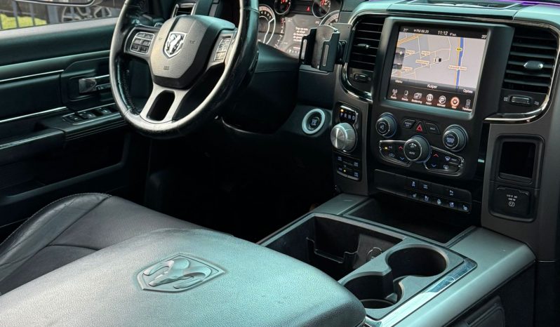 DODGE RAM 1500 5.7L V8 HEMI 4X4 401PK * SPORT * WIDE BODY * VERHOOGD * VERBREED * MORIMOTO KOPLAMPEN * CUSTOM UITLAATSYSTEEM * PPF SMOKE VERLICHTING * ROLBAR * LAGE BIJTELLING * LEDBAR * 22 INCH LICHTMETALEN SPORTVELGEN * ROLBAR * OFF ROAD BANDEN * vol