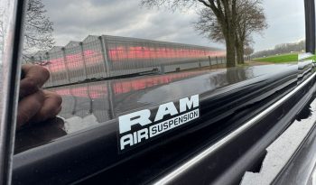 DODGE RAM 1500 5.7L HEMI 4X4 401PK V8 * LIMITED EDITION * PRACHTIGE KLEUR COMBINATIE * FULL OPTION * SPLIT TAILGATE * 122 LITER PRINS LPG * 22 INCH 4 – PLAY * BLACK-OPPS UITVOERING * DIGITALE CAMERA SPIEGEL * HEAD – UP DISPLAY * SUPER DIKKE PICK-UP * vol