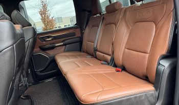 DODGE RAM 1500 5.7L HEMI V8 4X4 * LONGHORN EDITION * BOM VOL * UNIEK * PRACHTIGE CONDITIE * PATRIOT BLUE METALLIC * NIEUWSTAAT * 22 INCH 4-PLAY BREEDSET * SPLIT TAILGATE * ELEKTRISCHE TREEPLANKEN * AFSTAND START * LUCHTVERING * GROOT SCHERM * 360 CAMERA * vol