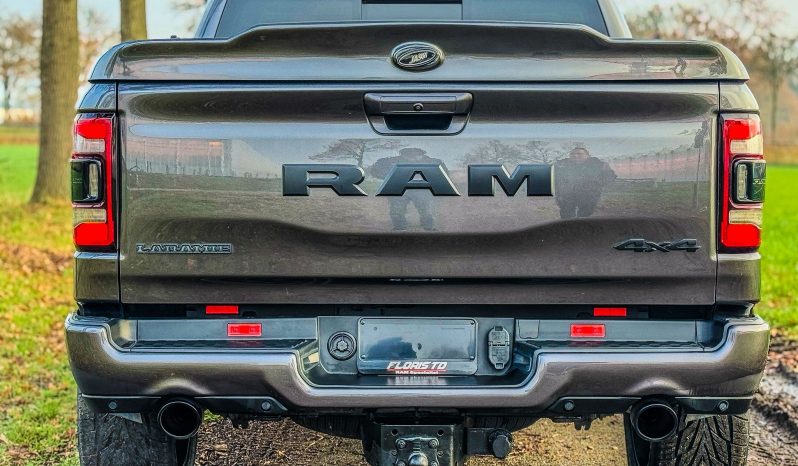 DODGE RAM 1500 5.7L HEMI V8 4X4 401PK * LARAMIE * SPORT * BLACK-OPPS * CRANITE CRYSTAL METALLIC * BOM VOL OPTIES * 22 INCH FUEL * 200 LITER LPG PRINS * PPF SMOKE VERLICHTING * 3500 KG TREKGEWICHT TREKHAAK * vol