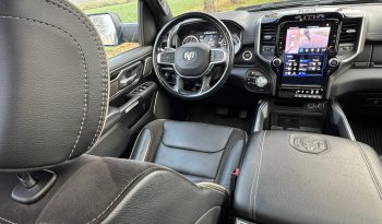 DODGE RAM 1500 5.7L HEMI V8 4X4 401PK * LARAMIE * SPORT * BLACK-OPPS * CRANITE CRYSTAL METALLIC * BOM VOL OPTIES * 22 INCH FUEL * 200 LITER LPG PRINS * PPF SMOKE VERLICHTING * 3500 KG TREKGEWICHT TREKHAAK * vol
