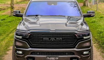 DODGE RAM 1500 5.7L HEMI 4X4 401PK V8 * LIMITED EDITION * PRACHTIGE KLEUR COMBINATIE * FULL OPTION * SPLIT TAILGATE * 122 LITER PRINS LPG * 22 INCH 4 – PLAY * BLACK-OPPS UITVOERING * DIGITALE CAMERA SPIEGEL * HEAD – UP DISPLAY * SUPER DIKKE PICK-UP * vol